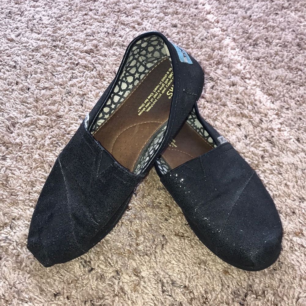Black sparkly TOMS🖤✨